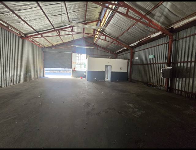 300M² WAREHOUSE TO LET IN ANDERBOLT